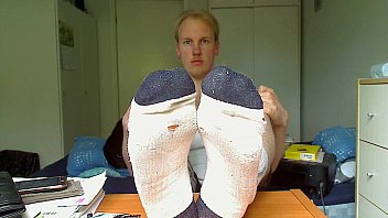 sock de-robe and feet